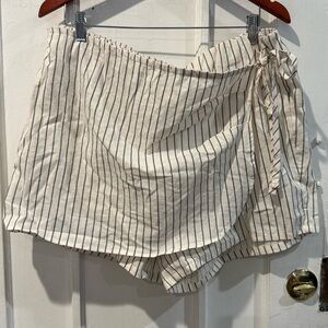 torrid Cream and Black Striped Wrap-Front Skort